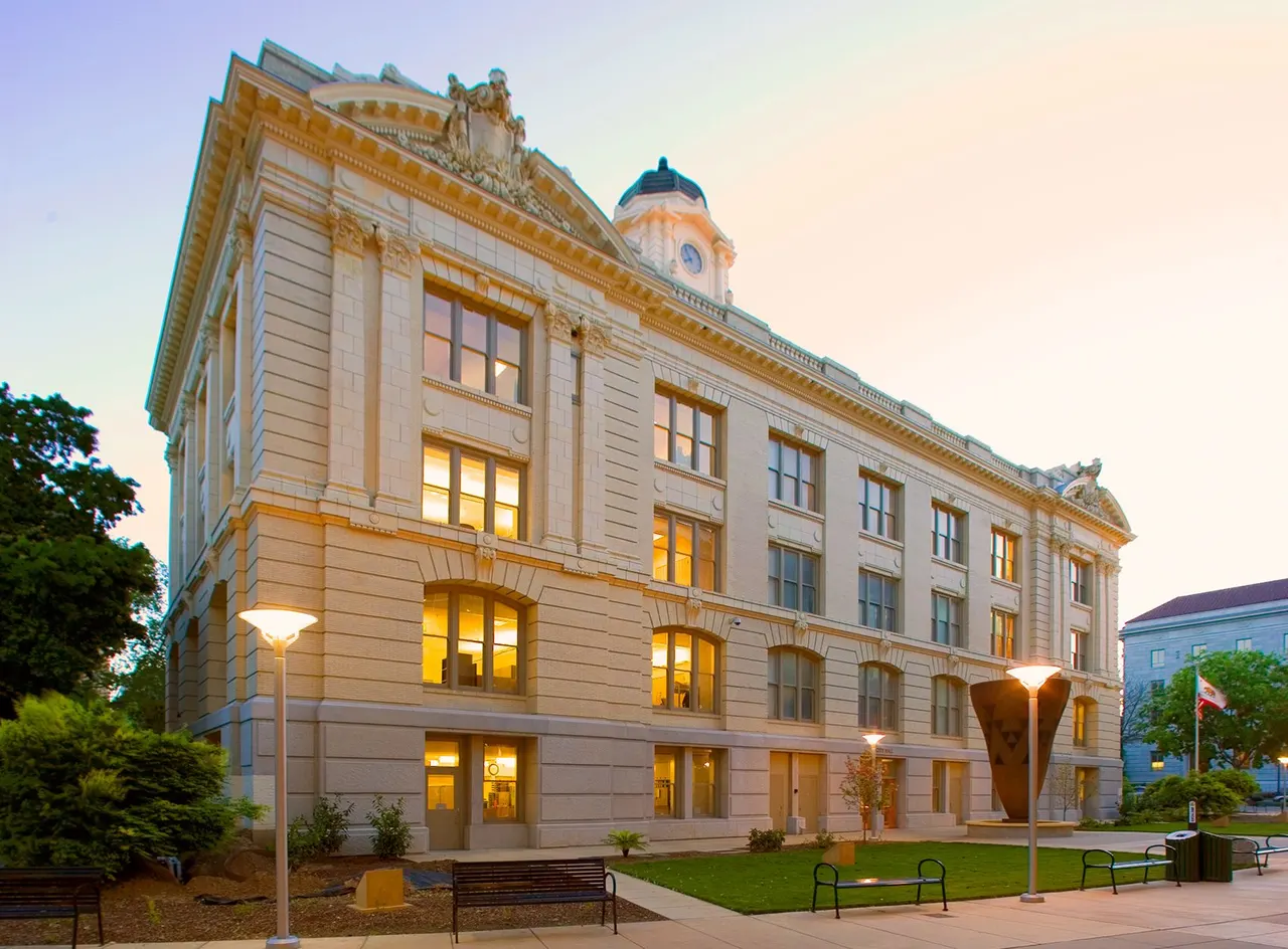 Sacramento City Hall, Sacramento, CA. Chong Partners | photograph by Ed Asmus