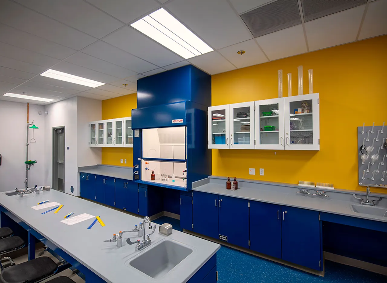 Del Campo Science Center, Nacht & Lewis Architects, XL Construction, Kitchell &  Degenkolb Structural Engineers | photograph by Ed Asmus