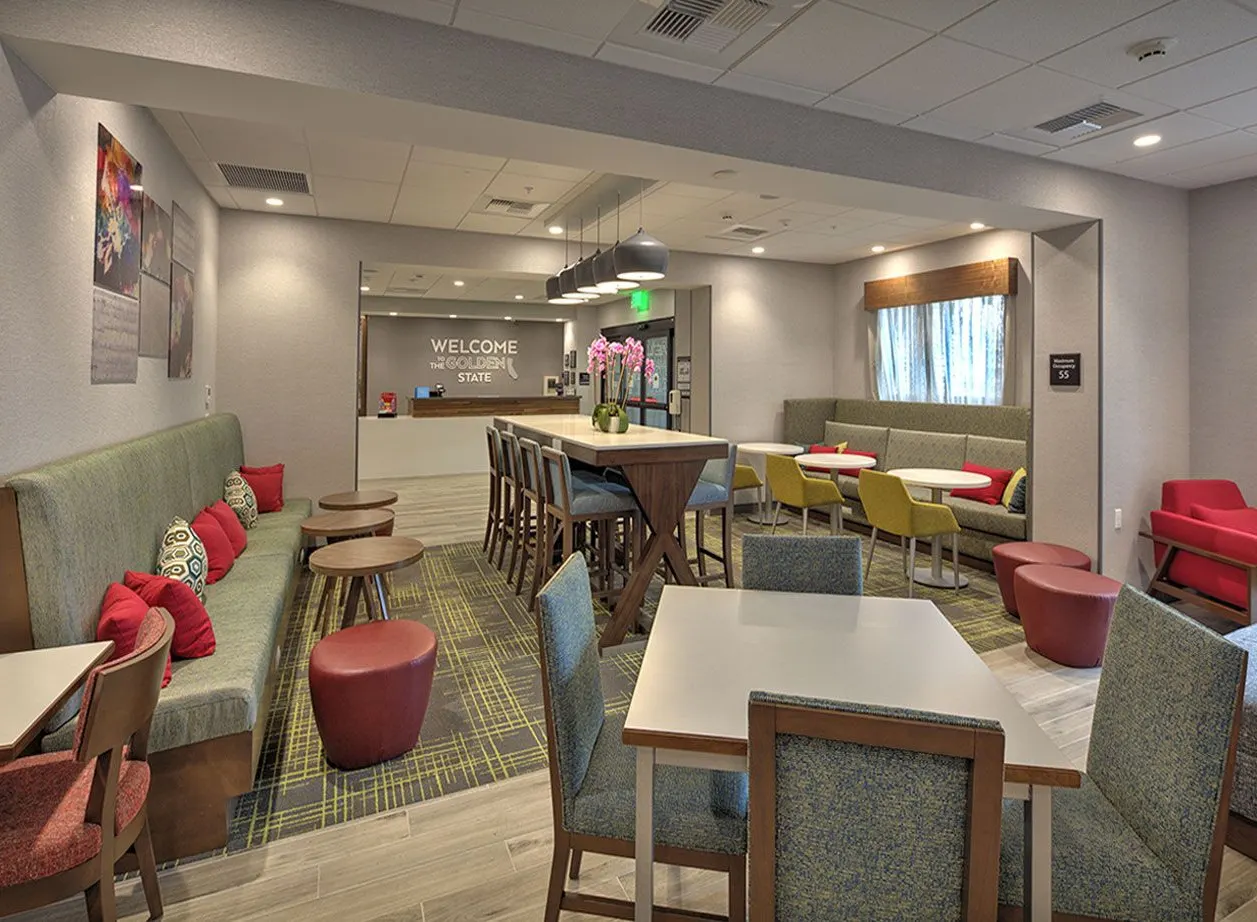 Hampton Inn, Concord, CA. Jackson Property | photograph by Ed Asmus