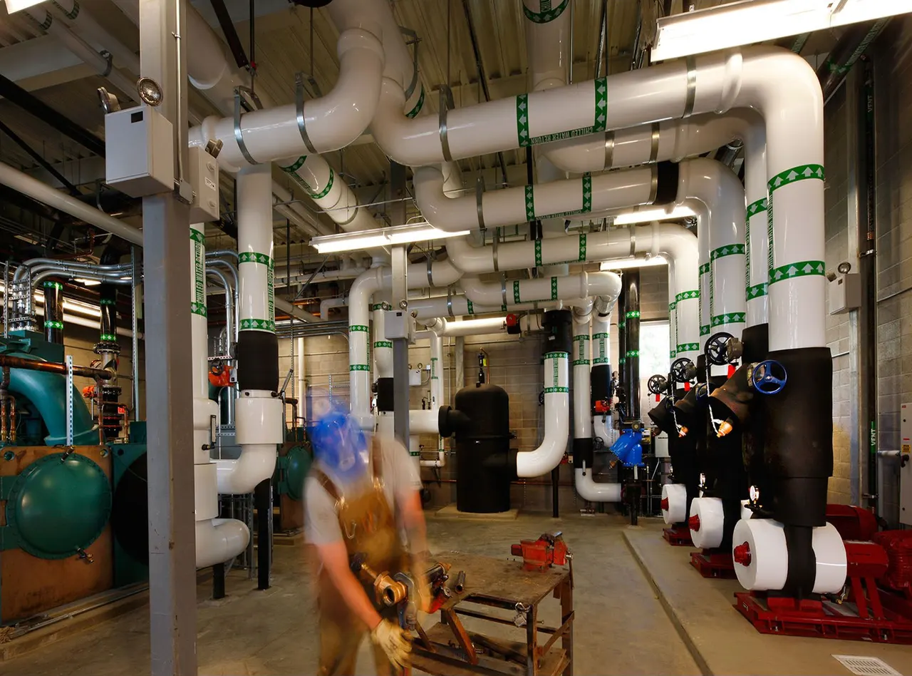 Airco Mechanical, Sacramento, CA | photograph by Ed Asmus