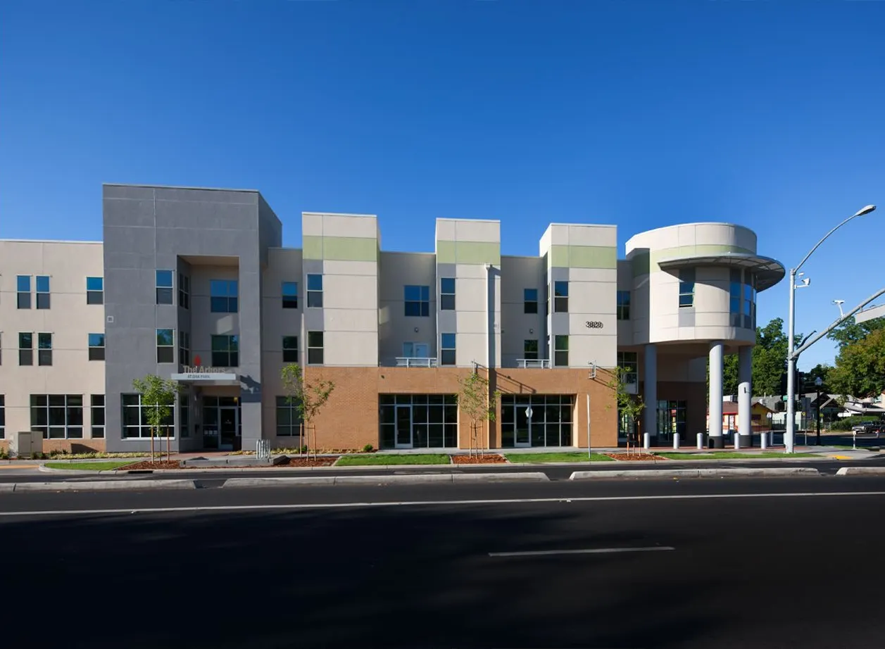 The Arbors, Sacramento, CA., Mogavero Architects | photograph by Ed Asmus