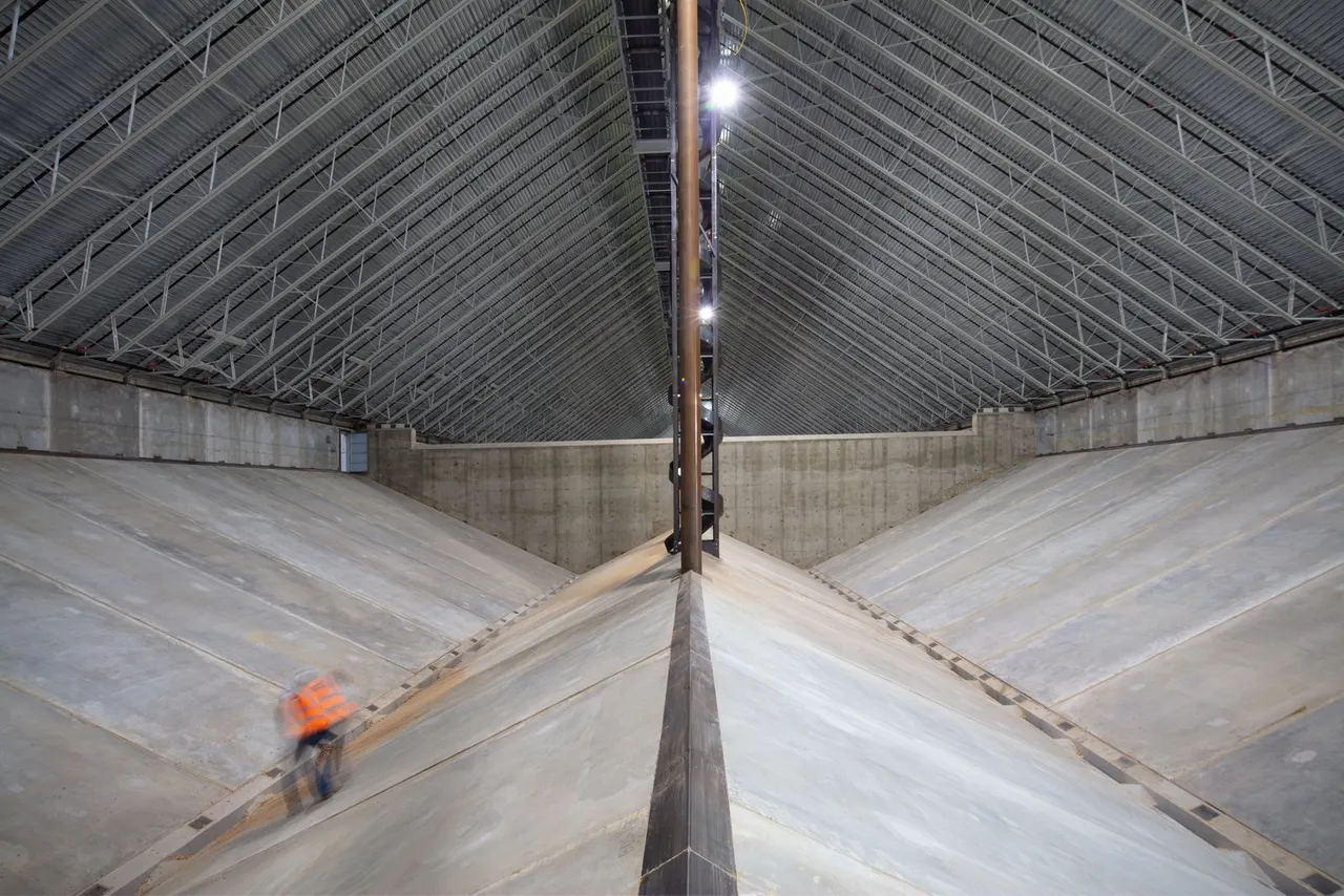 Almond Growers, Whiting Turner Construction | photograph by Ed Asmus