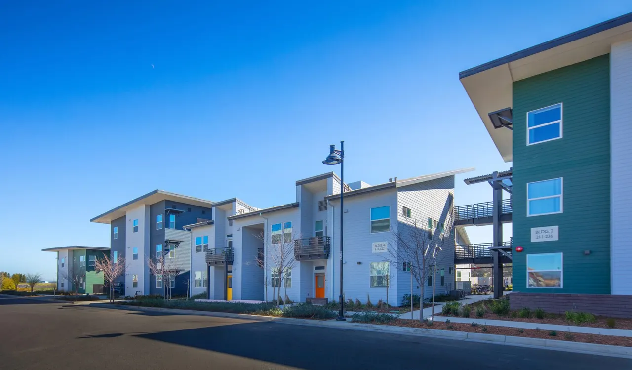 Barlett Commons, Davis, CA. Mogavero Architects Gold Nugget Award | photograph by Ed Asmus