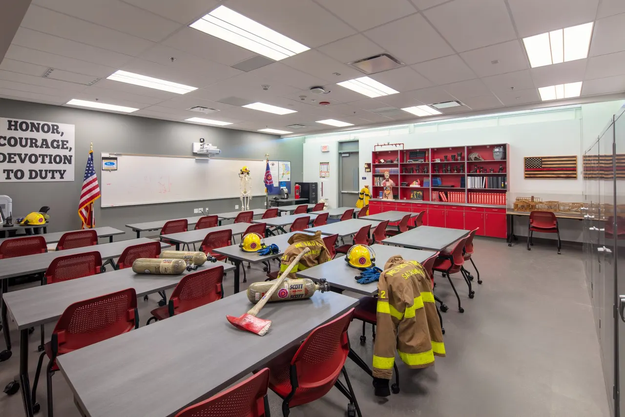 Del Campo Tech & Science Center, Sacramento, CA | photograph by Ed Asmus