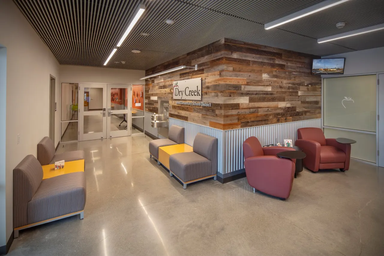 Dry Creek School, Roseville, CA. Nacht & Lewis Arcchitects | photograph by Ed Asmus