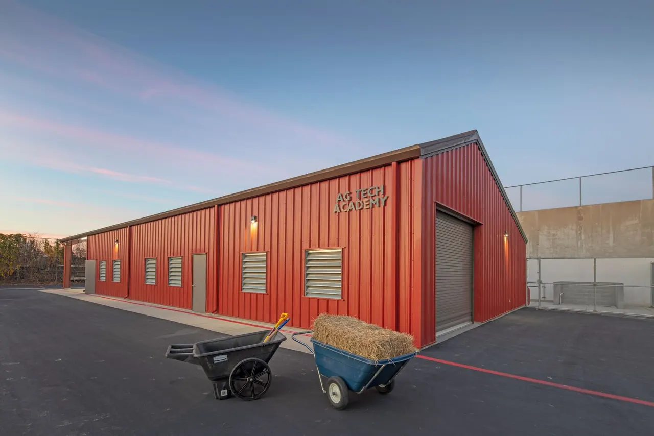 Florin High School Career & Technical Education, Sacramento, CA | photograph by Ed Asmus