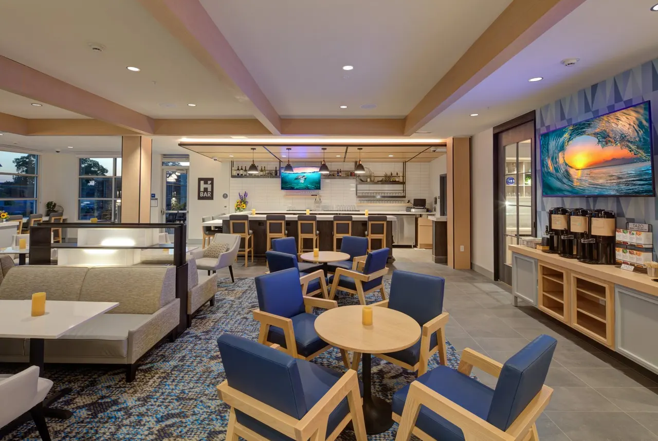 Hyatt House Davis, Davis, CA | photograph by Ed Asmus