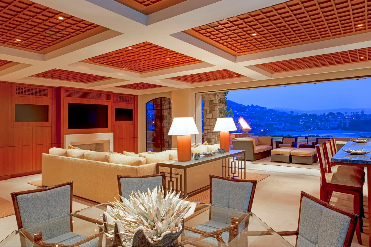 Laguna Beach Residence, Laguna Beach, CA | photograph by Ed Asmus