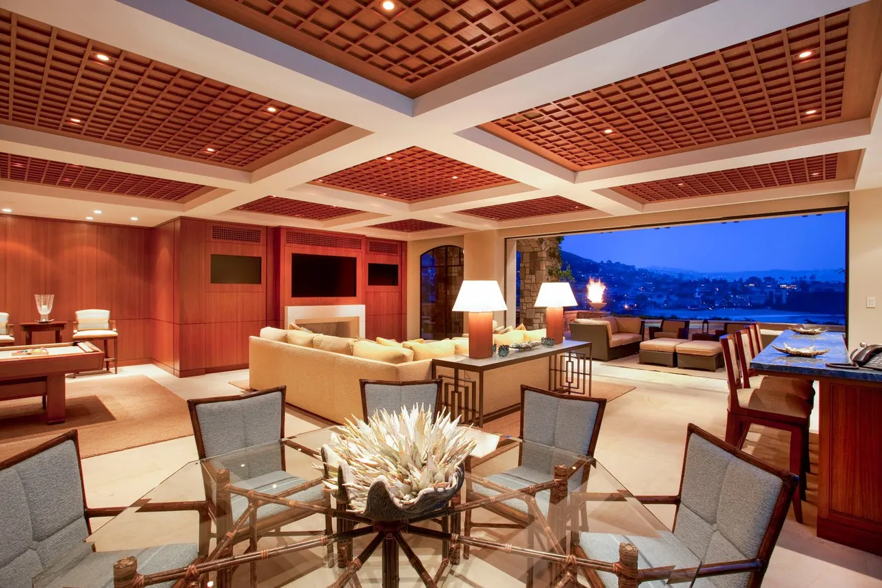 Laguna Beach Residence, Laguna Beach CA. Keith Yates Audio | photograph by Ed Asmus