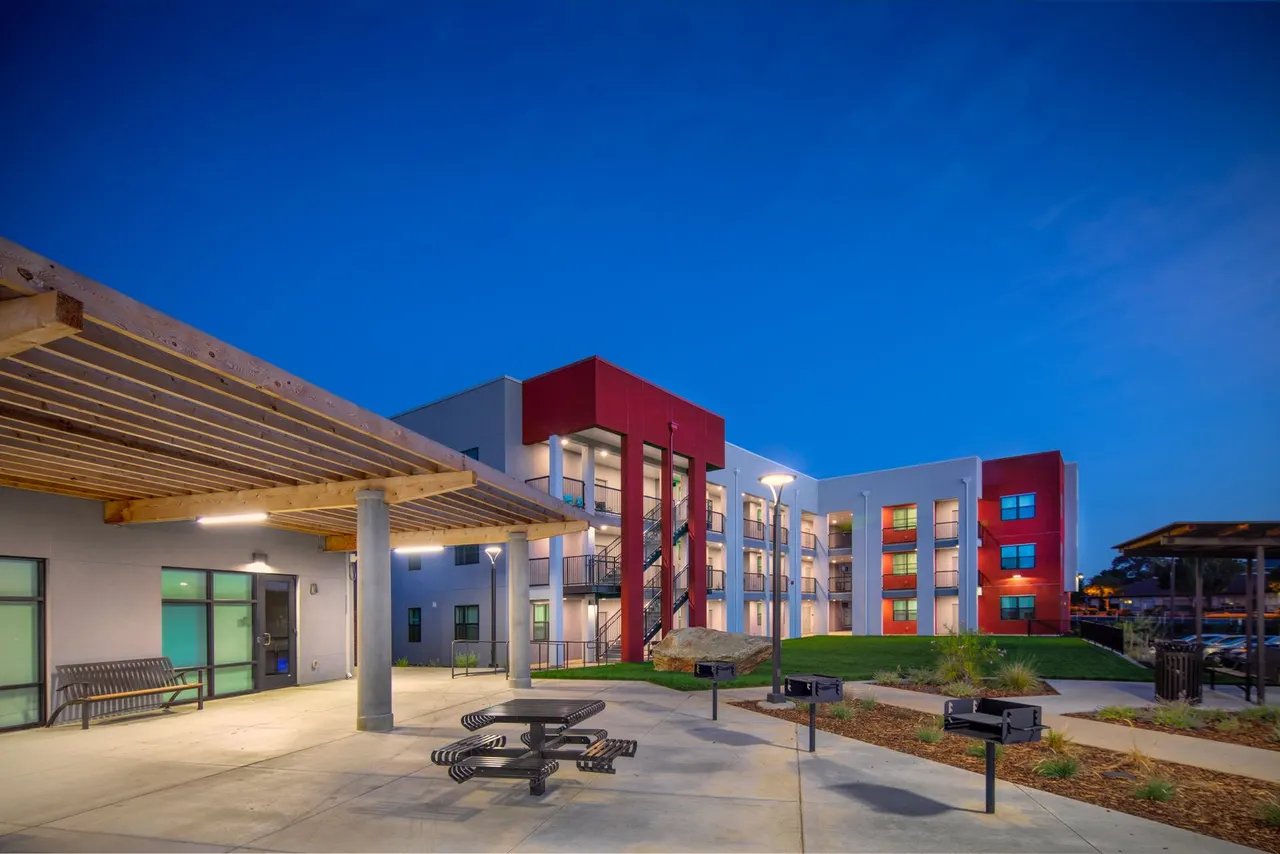 Mercy North Auburn at Rock Creek, Auburn, CA | photograph by Ed Asmus