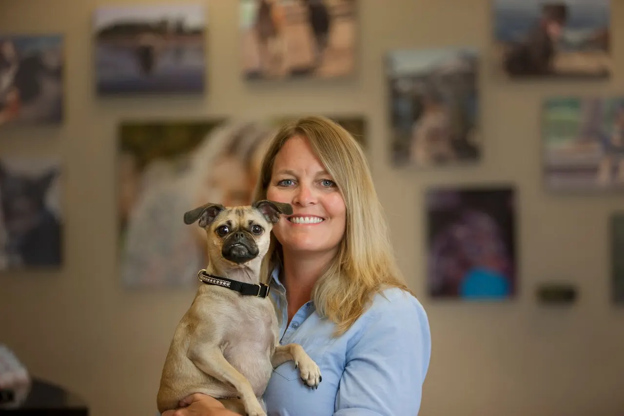 Muellers Animal Hospital, Sacramento, CA | photograph by Ed Asmus