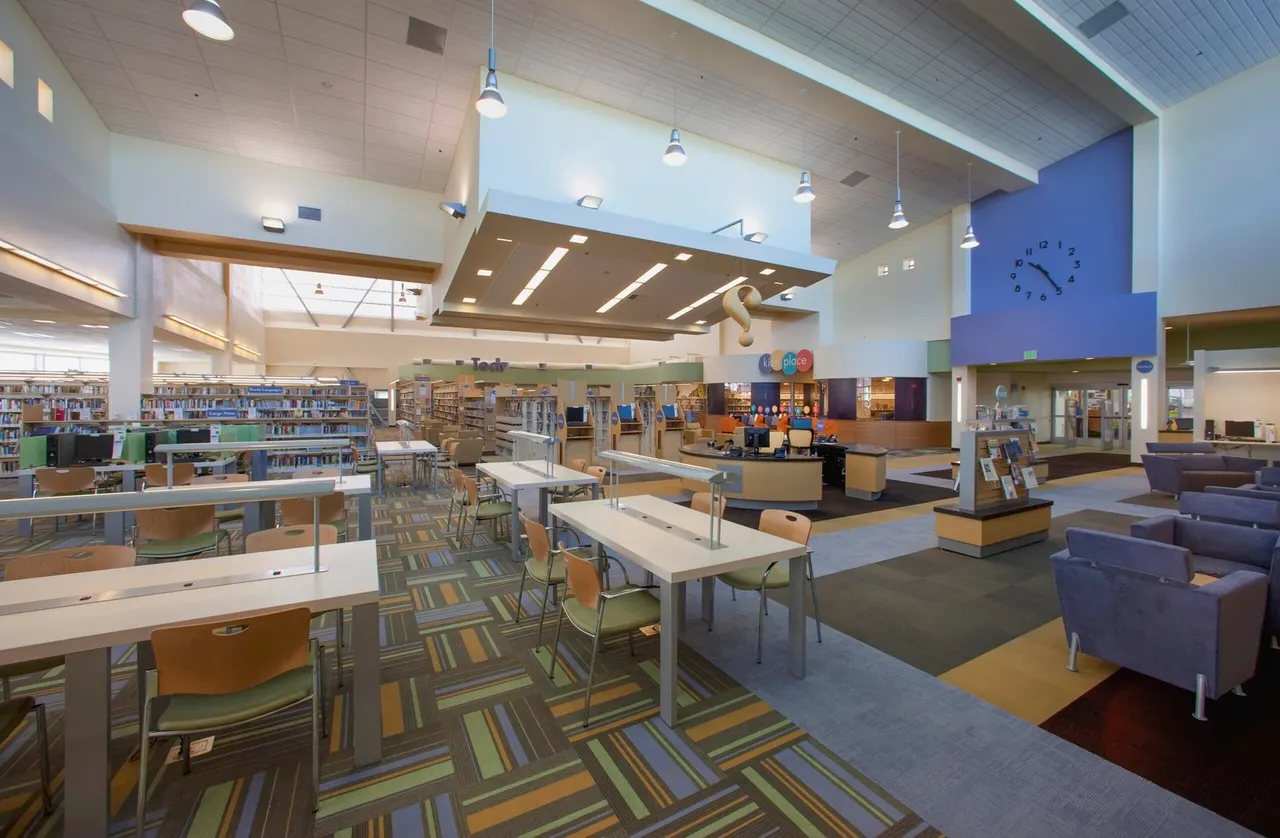 Natomas Library, Sacramento, Ca. Nacht  & Lewis Architects | photograph by Ed Asmus