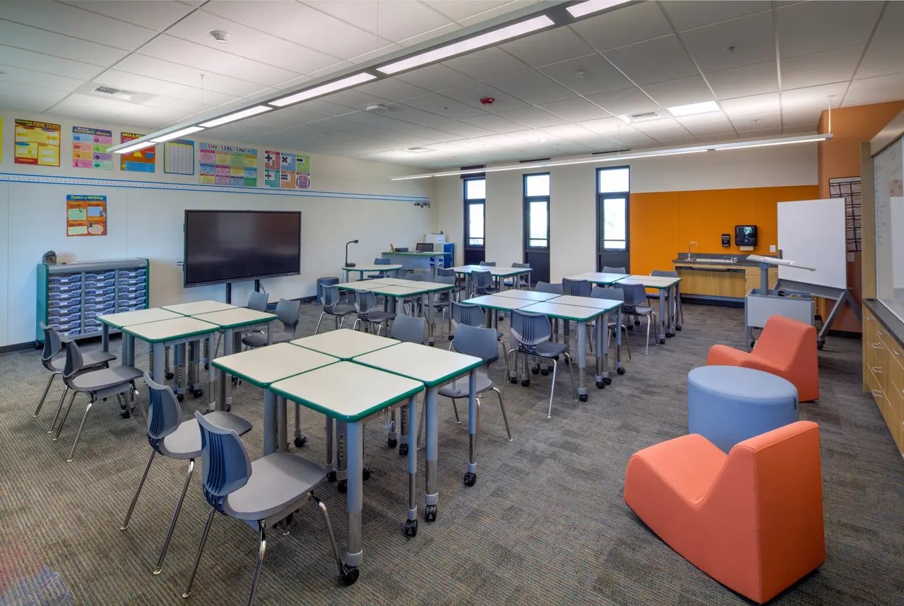Oak Ridge Elementary School, Sacramento, CA | photograph by Ed Asmus