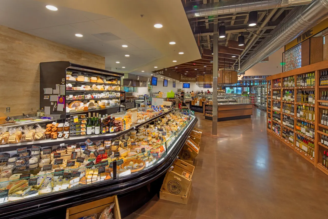 The Sacramento Co-Op, Sacramento, CA | photograph by Ed Asmus