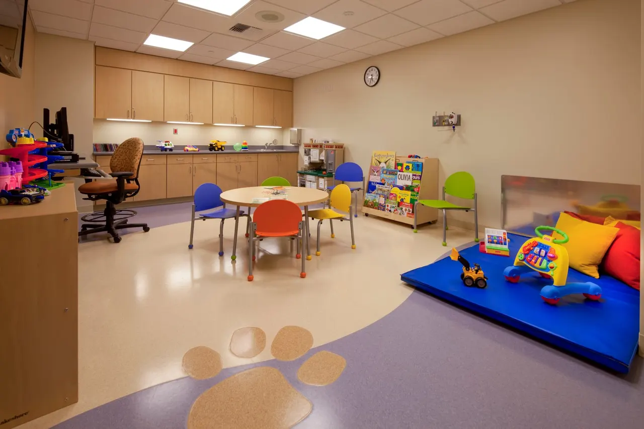 UC Davis Medical Center, Pediatrics, Sacramento, CA. LBL Architects Santa Moncia, CA | photograph by Ed Asmus