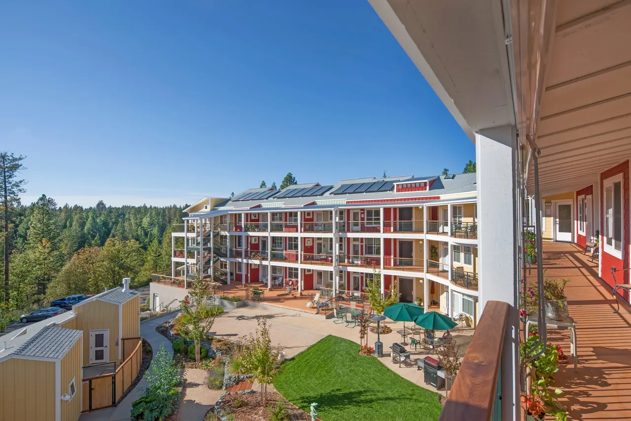 Wolf Creek Co-Housing, Grass Valley, CA | photograph by Ed Asmus