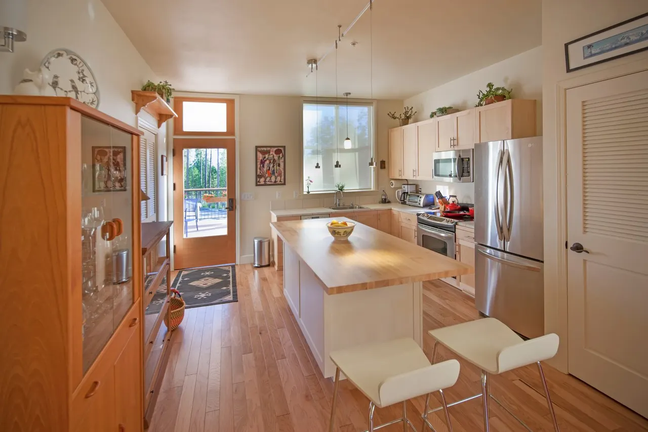 Wolf Creek, Co-Housing, Grass Valley, CA. McCamant & Durrett Architects | photograph by Ed Asmus