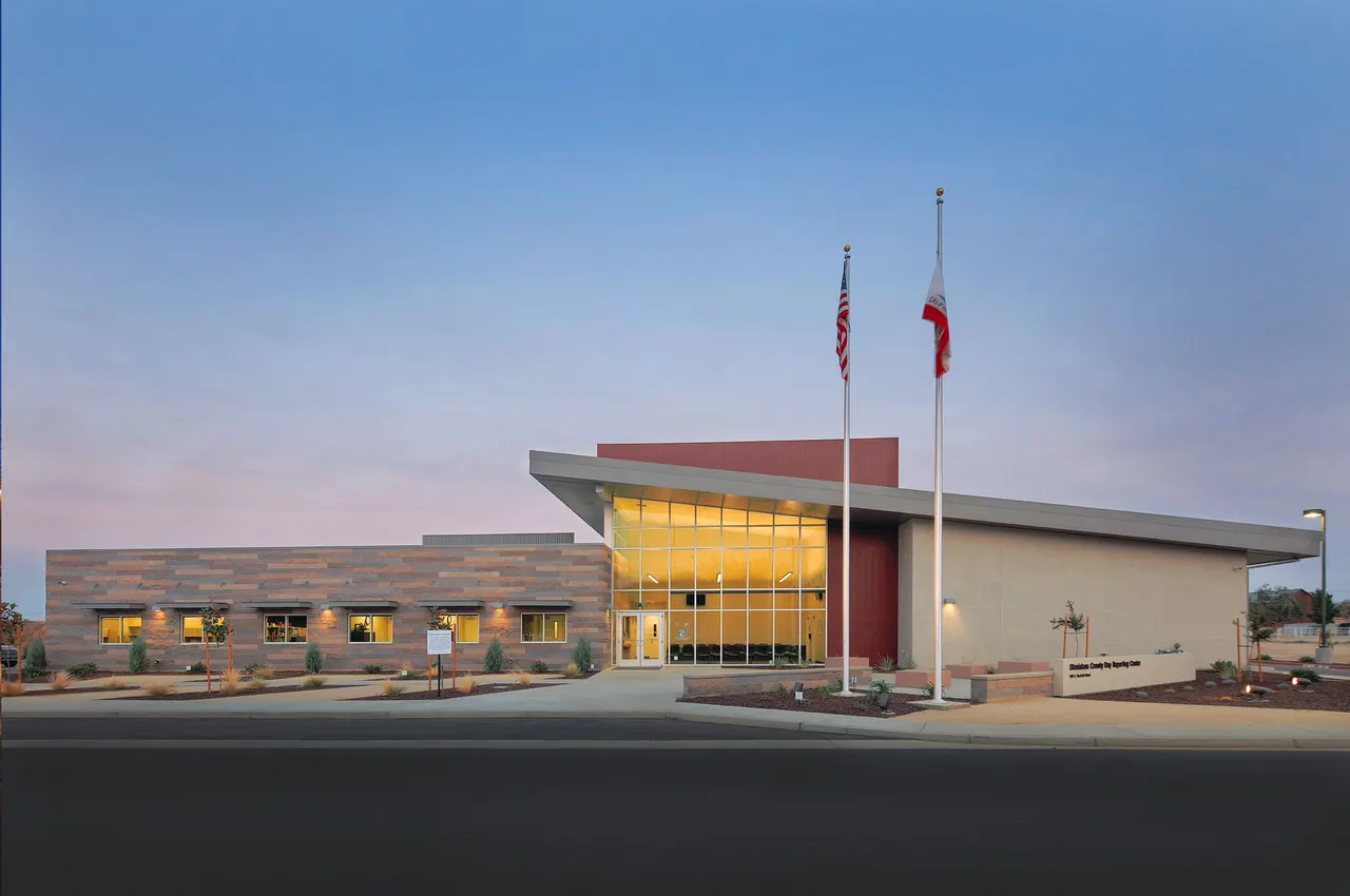 Stanislaus Day Reporting Center, Modesto, CA, LDA Partners &  HOK. AIA Honor Award | photograph by Ed Asmus