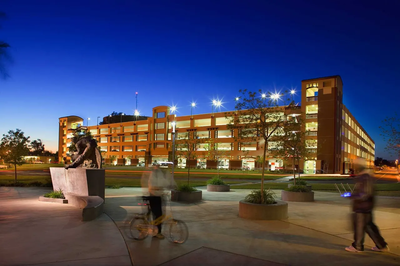 SCC Parking Garage. Sacramento, CA.  Phillips Design | photograph by Ed Asmus