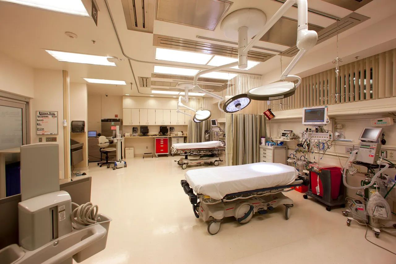 UC Davis Medical Center, OR Rooms, Sacramento, CA | photograph by Ed Asmus