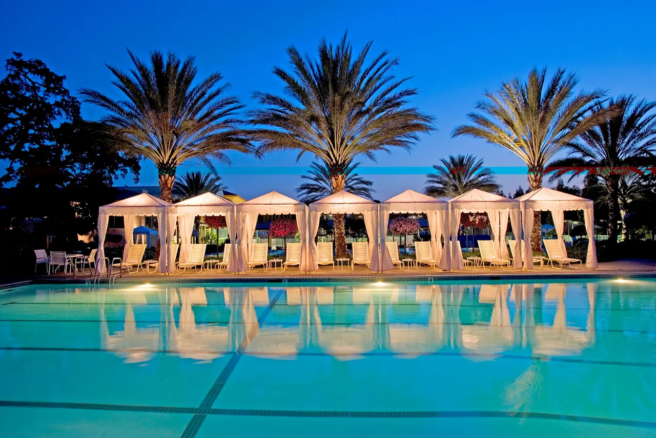 Arden Hills Country Club, Sacramento, CA | photograph by Ed Asmus
