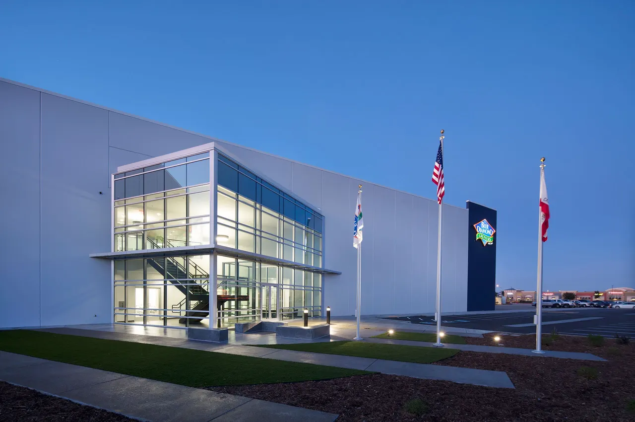 Almond Growers, Whiting Turner Construction | photograph by Ed Asmus