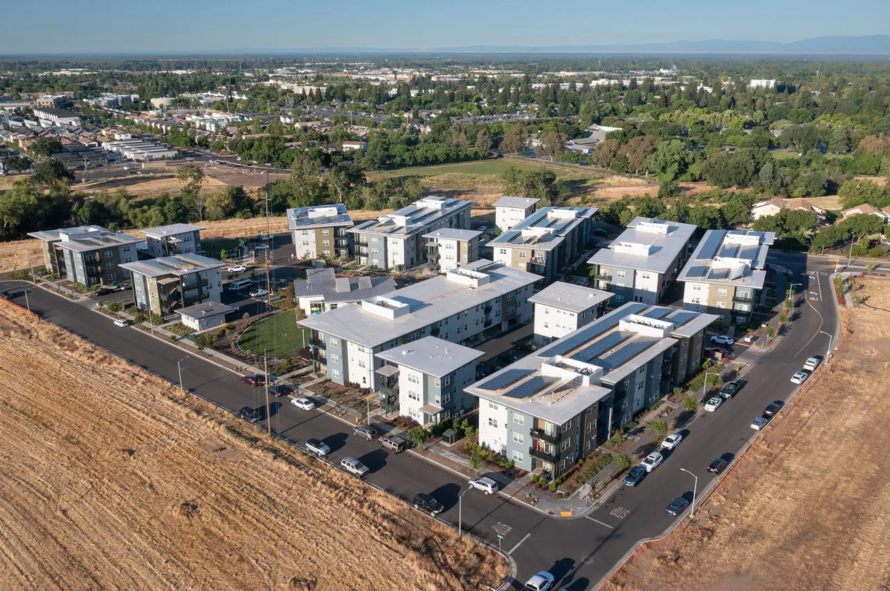 North Creek Crossing at Meriam Park, Chico, CA. Mogavero Architects, Sunseri Construction & Affordable Housing Development | photograph by Ed Asmus