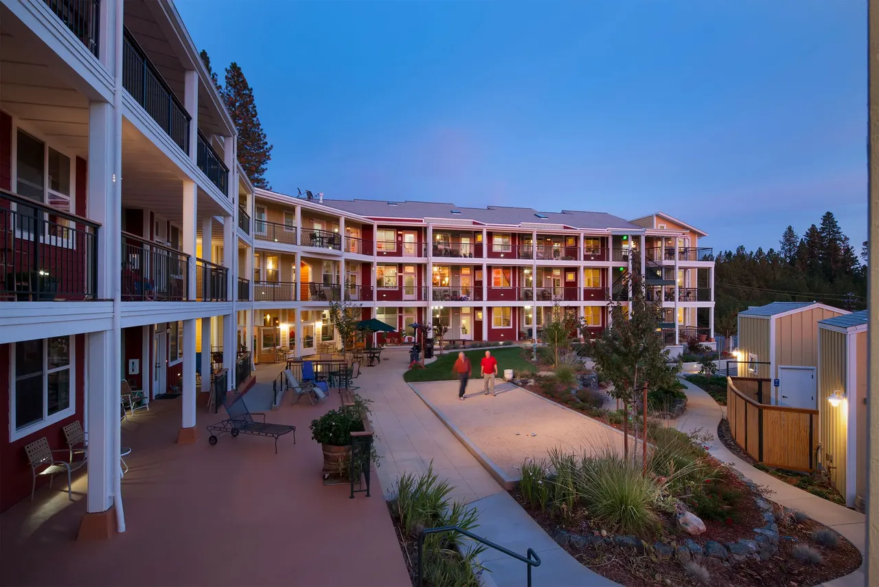 Wolf Creek, Co-Housing, Grass Valley, CA. McCamant & Durrett Architects | photograph by Ed Asmus
