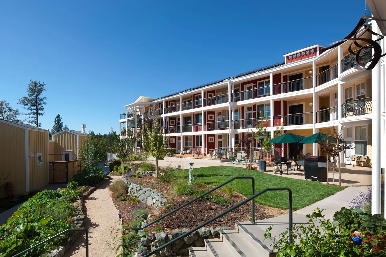 Wolf Creek, Co-Housing, Grass Valley, CA. McCamant & Durrett Architects | photograph by Ed Asmus