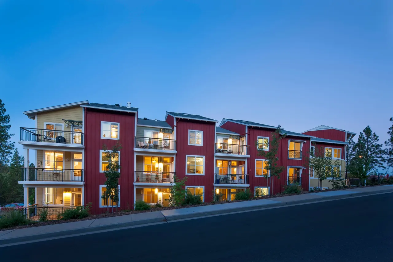 Wolf Creek, Co-Housing, Grass Valley, CA. McCamant & Durrett Architects | photograph by Ed Asmus
