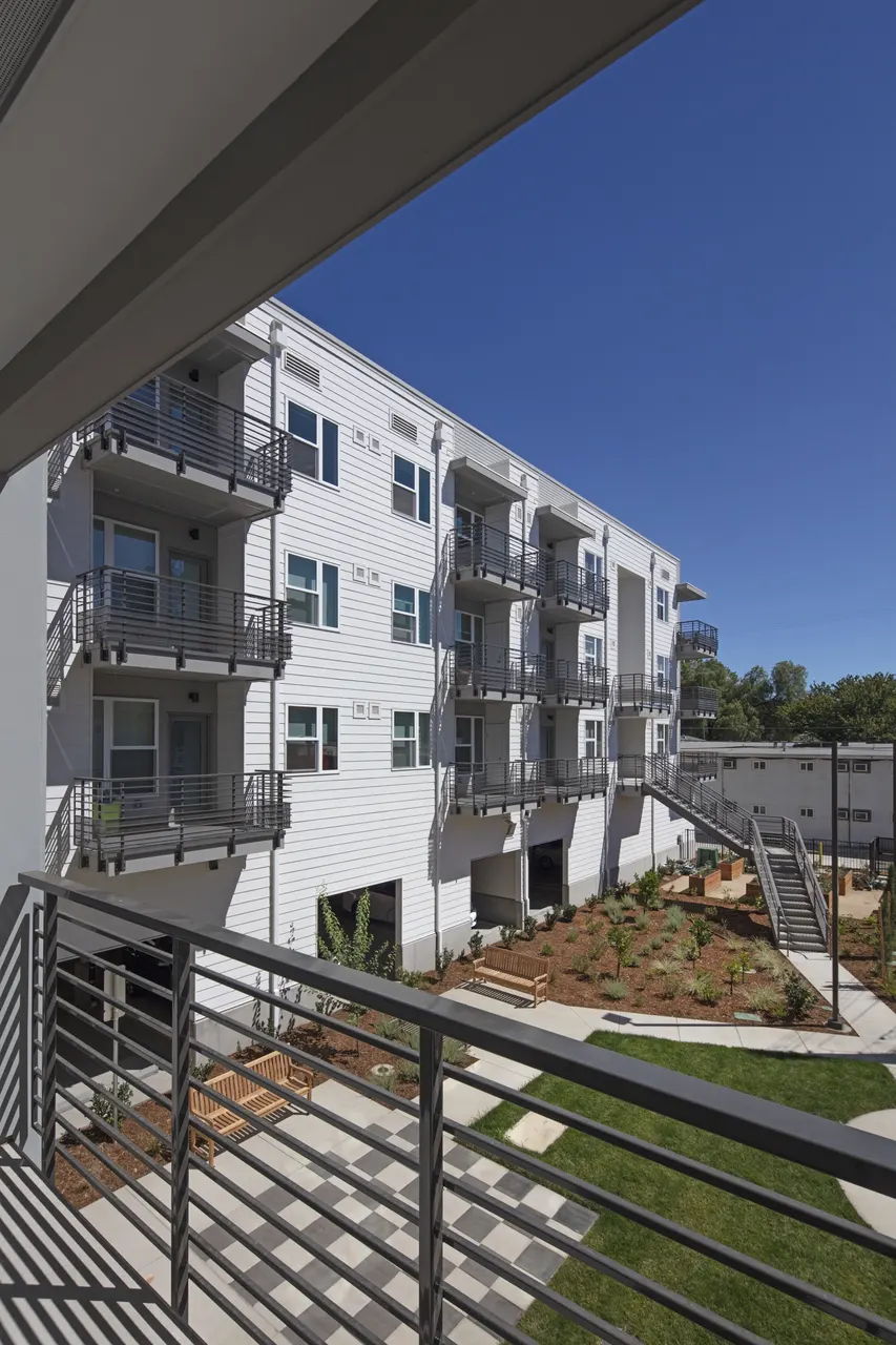Lavender Apartments, Sacramento, CA | photograph by Ed Asmus