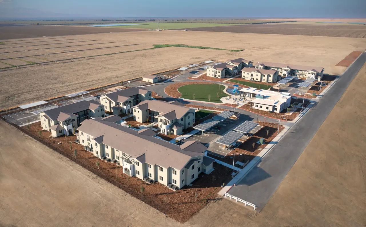 Corazon del Valle Commons, Huron, CA | photograph by Ed Asmus