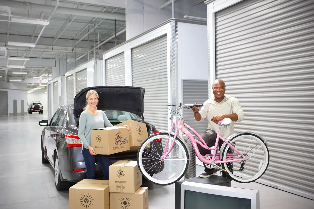 Life Storage, Chicago, IL | photograph by Ed Asmus