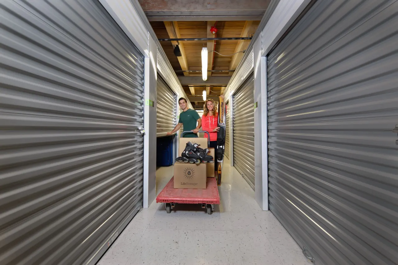Life Storage, Chicago, IL | photograph by Ed Asmus