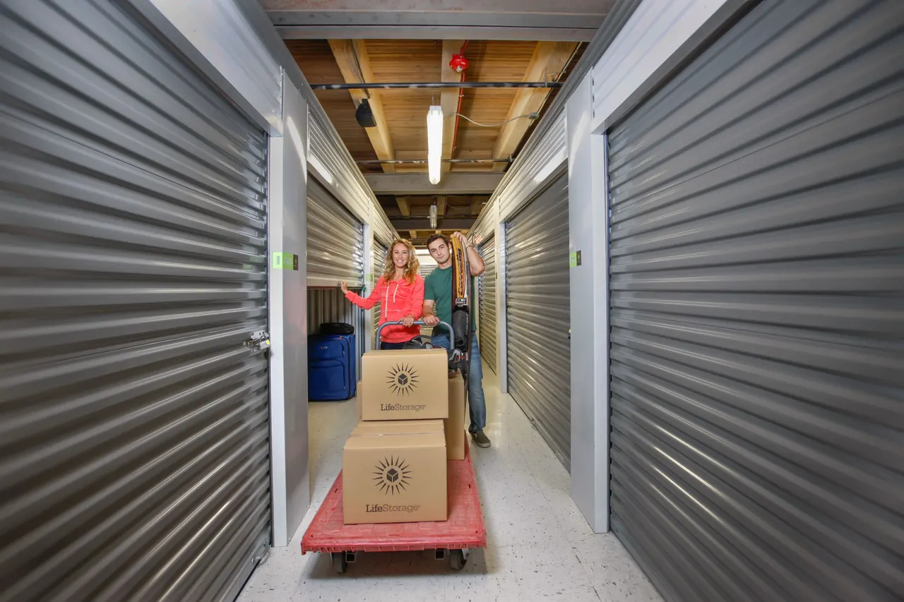 Life Storage, Chicago, IL | photograph by Ed Asmus
