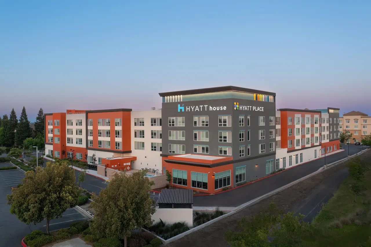 Hyatt House Sacramento Airport, Sacramento, CA.  HRGA Architects | photograph by Ed Asmus