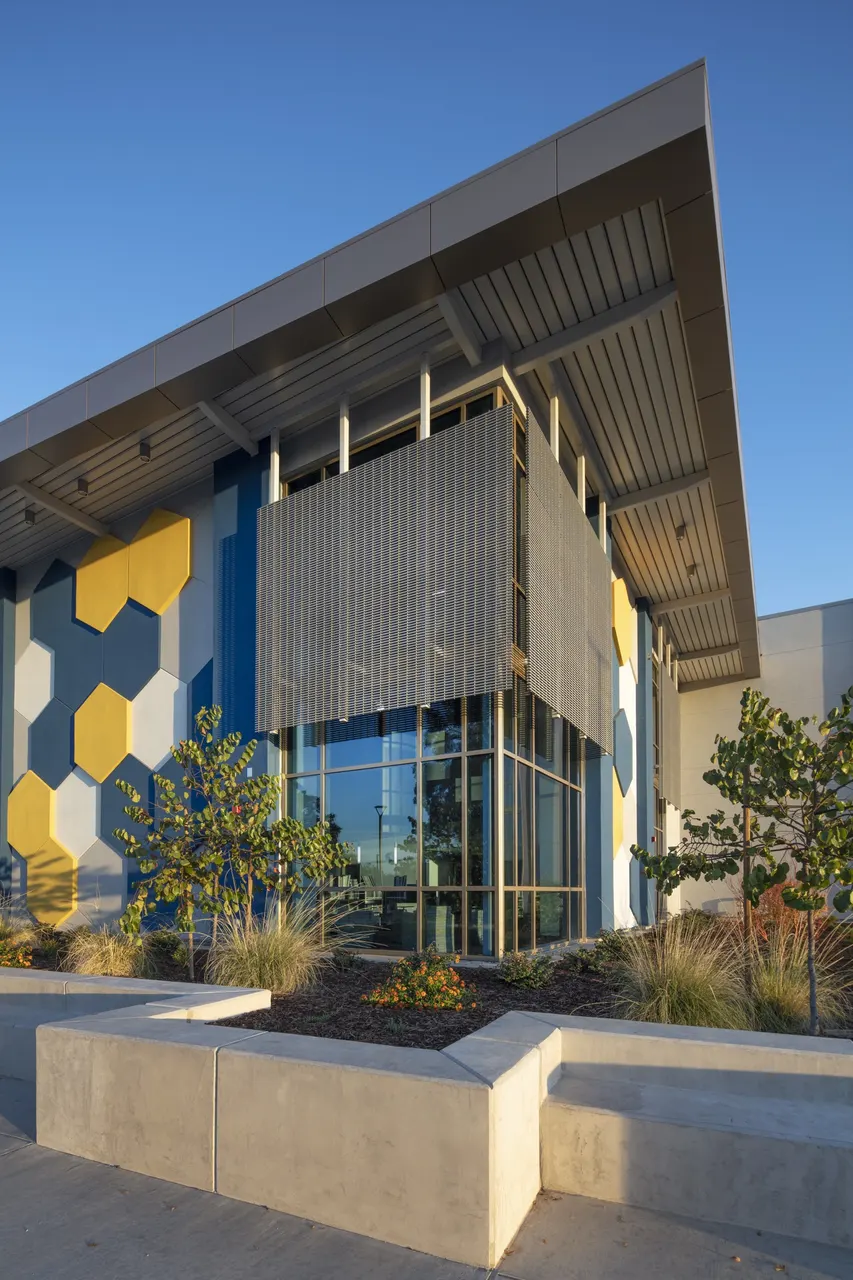 Del Campo Tech & Science Center, Sacramento, CA | photograph by Ed Asmus