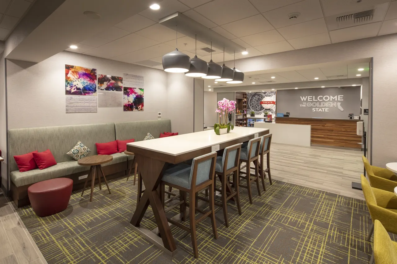 Hampton Inn, Concord, CA | photograph by Ed Asmus
