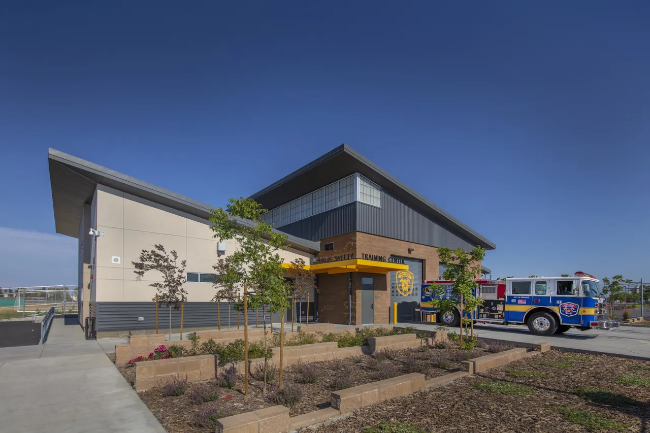 Inderkum High School Public Safety Training Center, Sacramento, CA | photograph by Ed Asmus