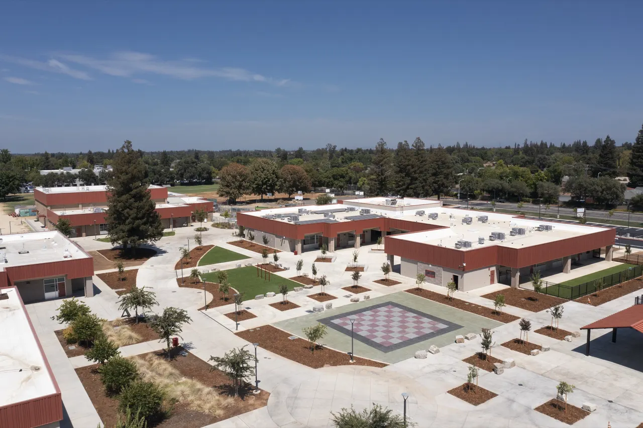 Joseph Kerr Middle School, Elk Grove, CA | photograph by Ed Asmus