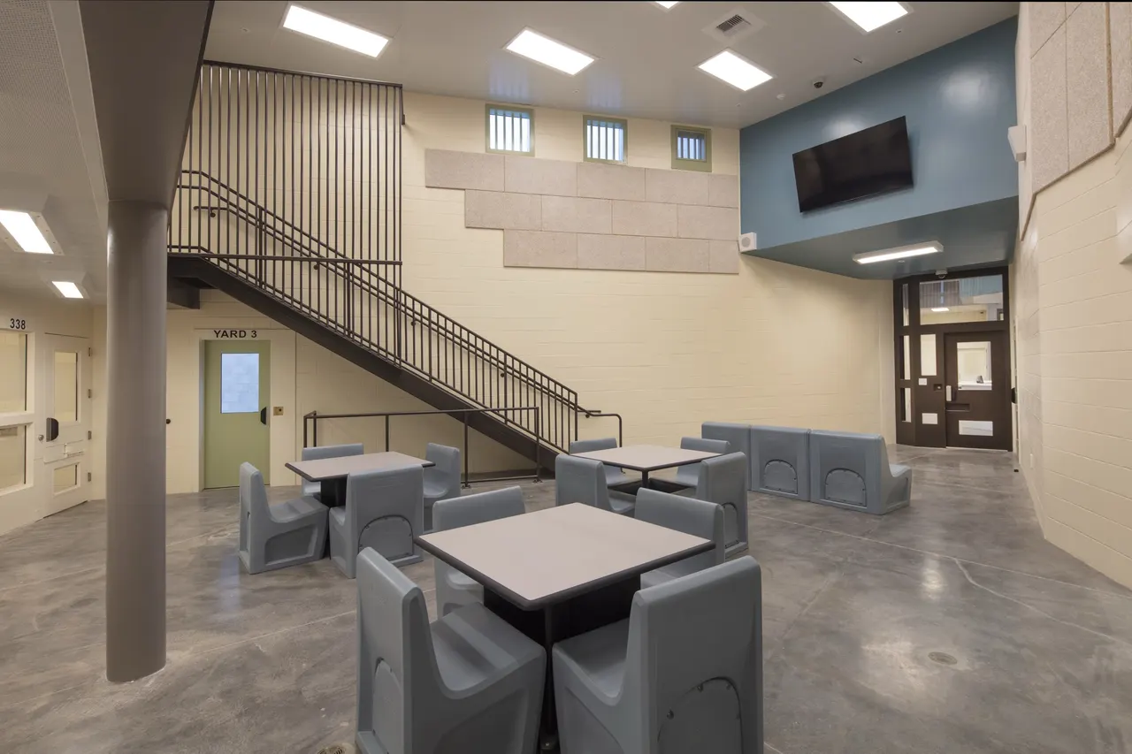 Mendocino County Jail, Ukiah, CA | photograph by Ed Asmus