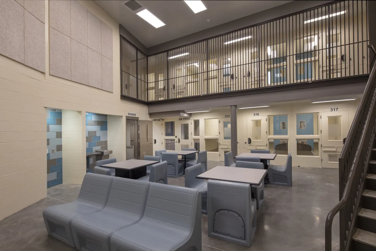 Mendocino County Jail, Ukiah, CA | photograph by Ed Asmus