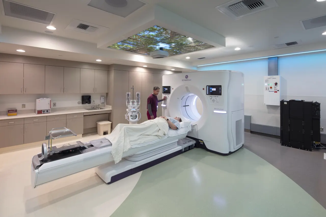 UC Davis Ambulatory Care, Sacramento, CA | photograph by Ed Asmus