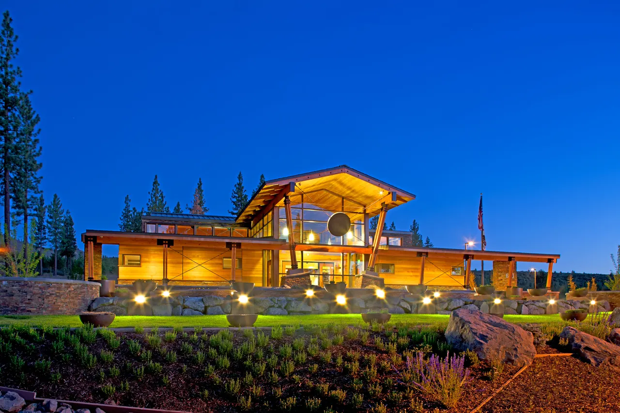 Portola Courthouse, Portola, CA. Nacht & Lewis Architects | photograph by Ed Asmus